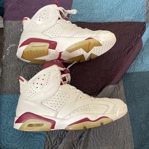 Jordan retro 6 maroons
